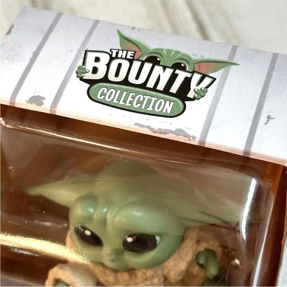 Mandalorian The Child Figure - Picture 2 of 9